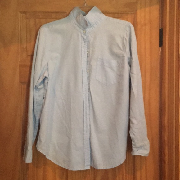 Old Navy Tops - Classic style chambray button down shirt